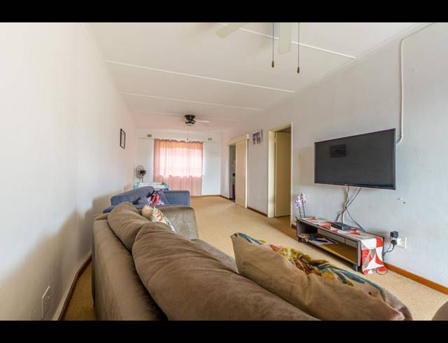 2 BEDROOM APARTMENT FOR SALE IN CLARENDON